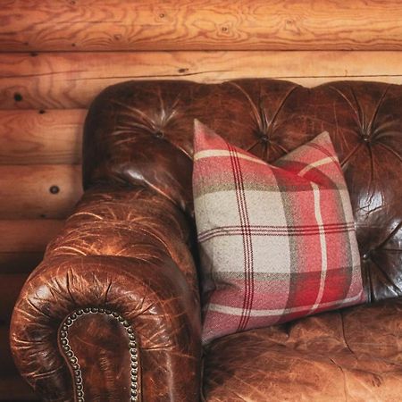 Tomatin - Luxury Two Bedroom Log Cabin With Hot Tub 特维德上游的贝里克 外观 照片