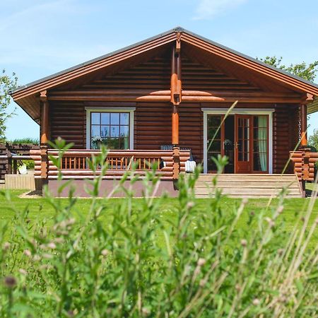 Tomatin - Luxury Two Bedroom Log Cabin With Hot Tub 特维德上游的贝里克 外观 照片