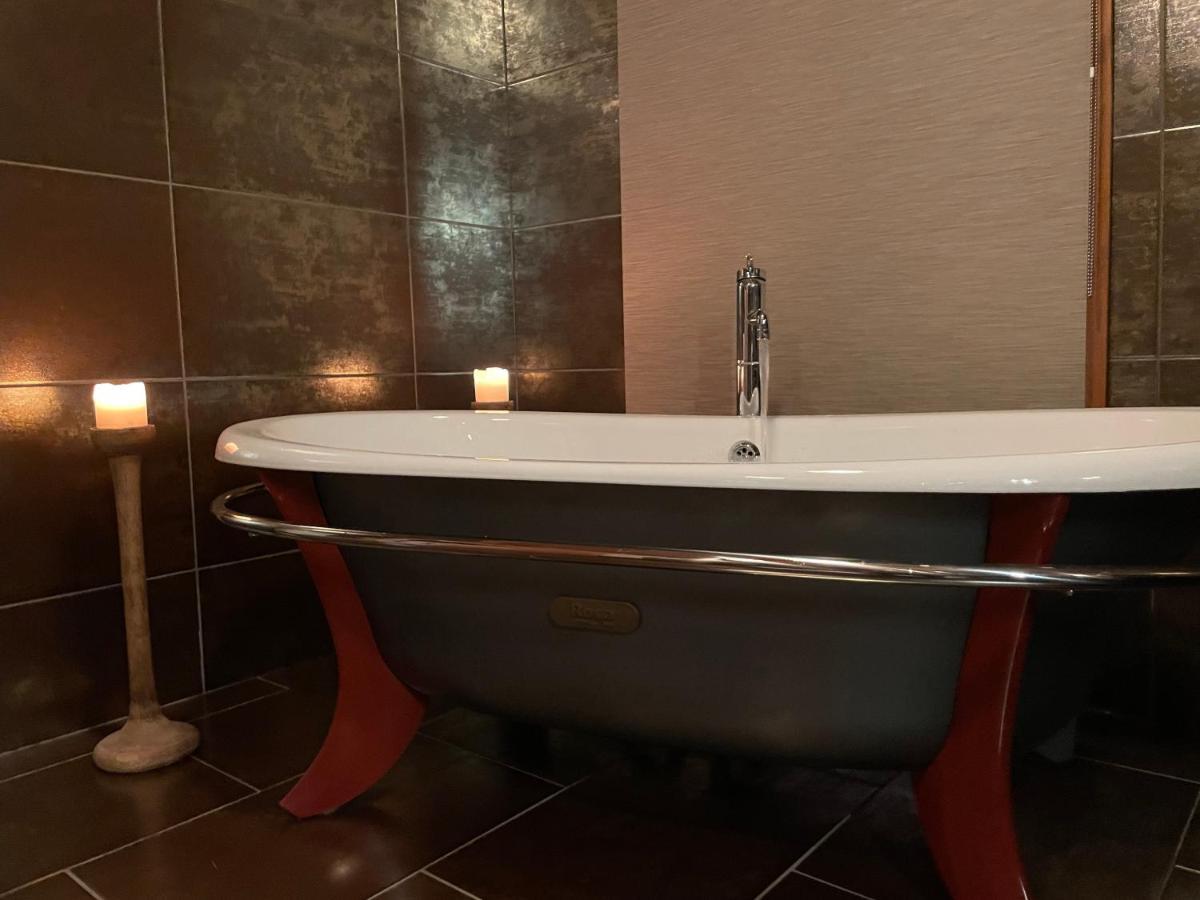 Tomatin - Luxury Two Bedroom Log Cabin With Hot Tub 特维德上游的贝里克 外观 照片