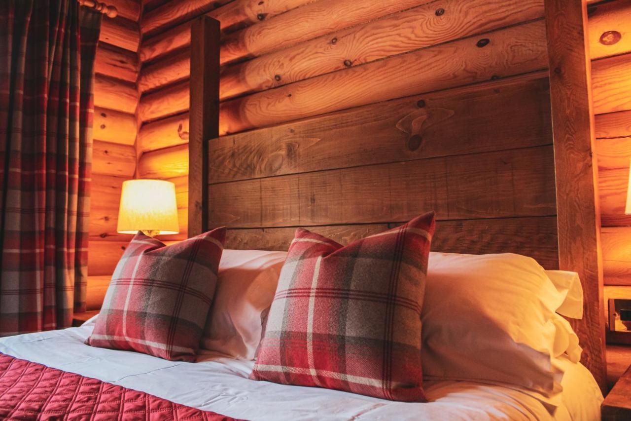 Tomatin - Luxury Two Bedroom Log Cabin With Hot Tub 特维德上游的贝里克 外观 照片
