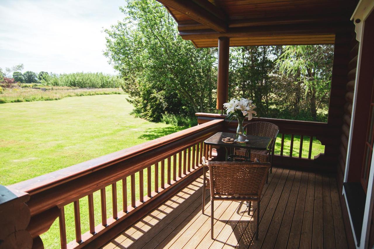 Tomatin - Luxury Two Bedroom Log Cabin With Hot Tub 特维德上游的贝里克 外观 照片